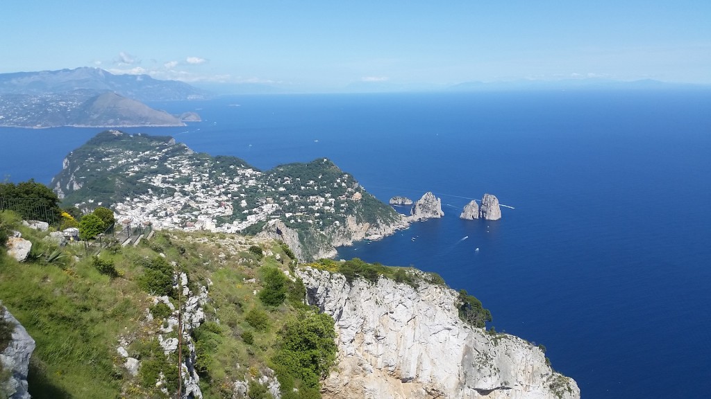 DOPO VENEZIA E LE CINQUE TERRE, ANCHE CAPRI CHIEDE DI ESSERE DIFESA DAL TURISMO